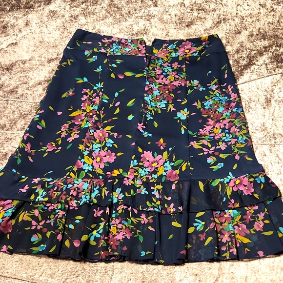 Reitmans size 5 chiffon fully lined skirt - Picture 2 of 4